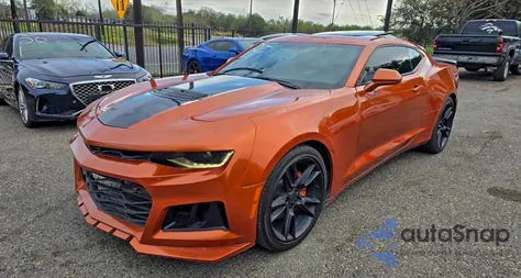 2023 Chevrolet Camaro Lt1 z USA, uszkodzony, nr VIN 1G1FE1R7XP0143705